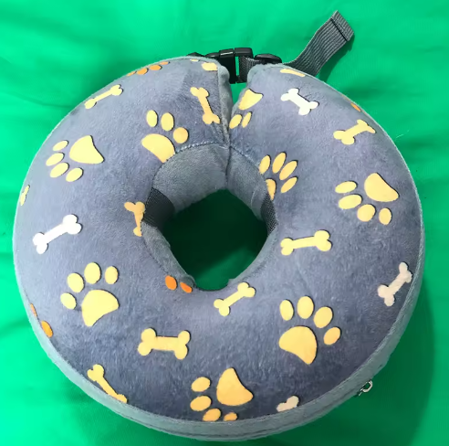 Collier élisabéthain gonflable gris pour chiens