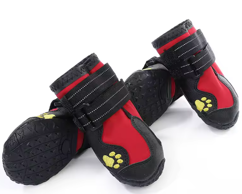 Bottes rouges chaudes et imperméables pour chien